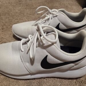 Nike White and Black Sneakers